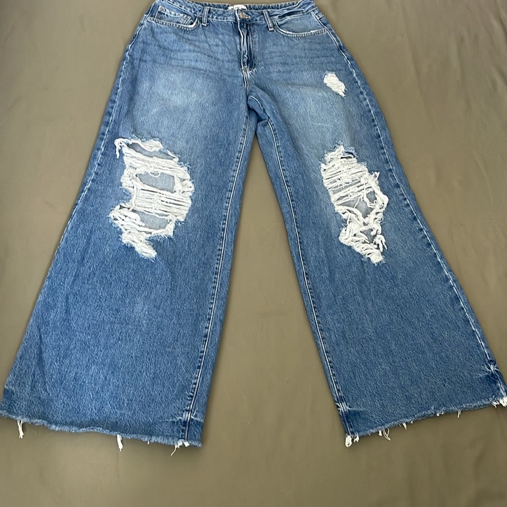 FOREVER 21  WIDE LEGS, high rise Distressed size 29” Womens JEANS
